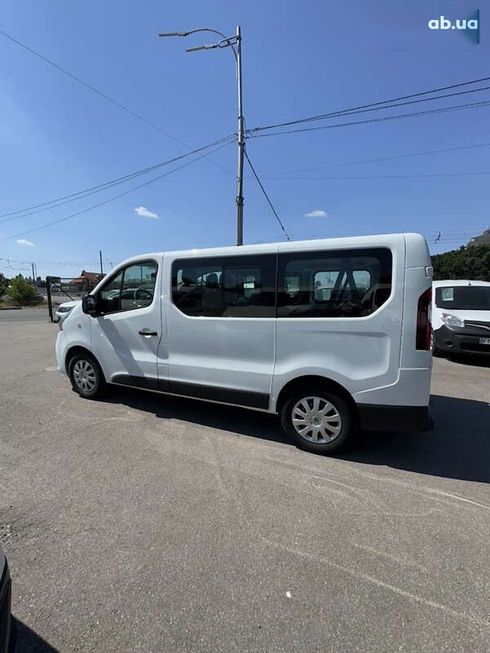 Renault Trafic 2018 - фото 12