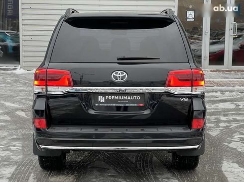 Toyota Land Cruiser 2016 - фото 11