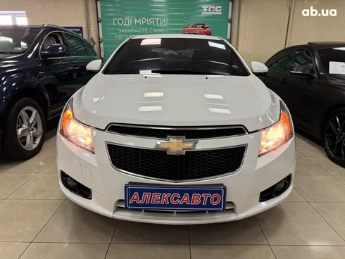 Chevrolet Cruze 2010 белый - фото 6