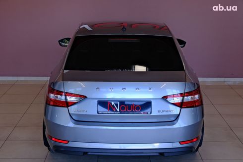 Skoda Superb 2018 серый - фото 6