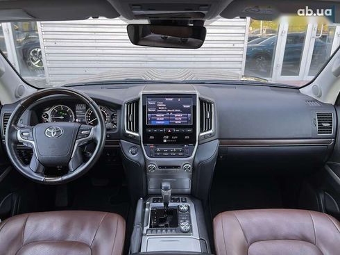 Toyota Land Cruiser 2019 - фото 14