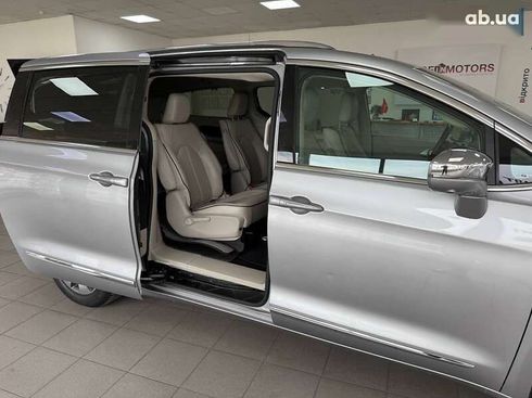 Chrysler Pacifica 2017 - фото 15