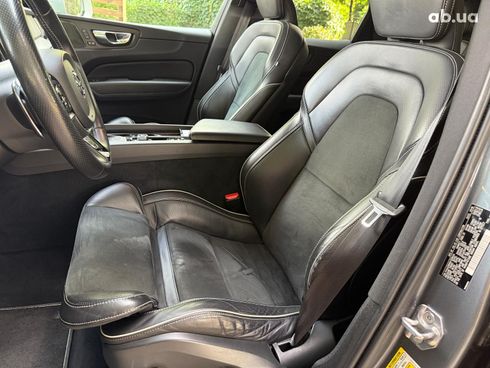 Volvo XC60 2019 серый - фото 18