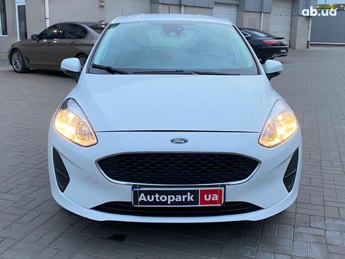 Ford Fiesta 2018 белый - фото 13