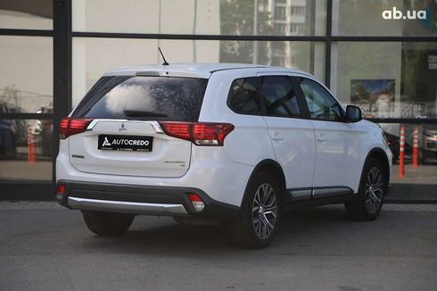 Mitsubishi Outlander 2016 - фото 2