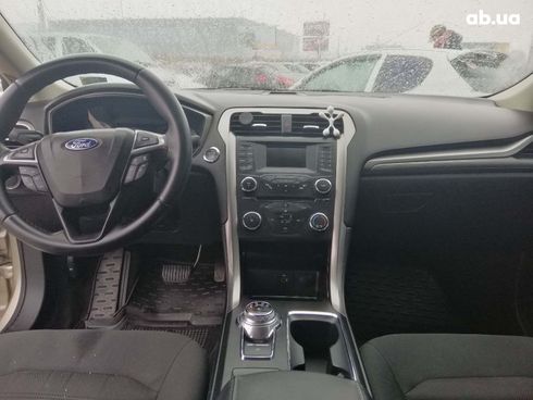 Ford Fusion 2016 бежевый - фото 11