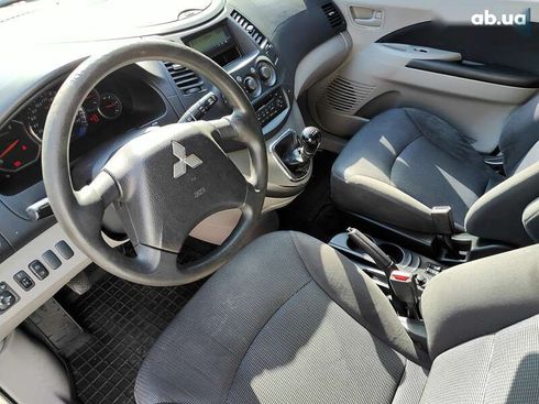 Mitsubishi Grandis 2007 - фото 28