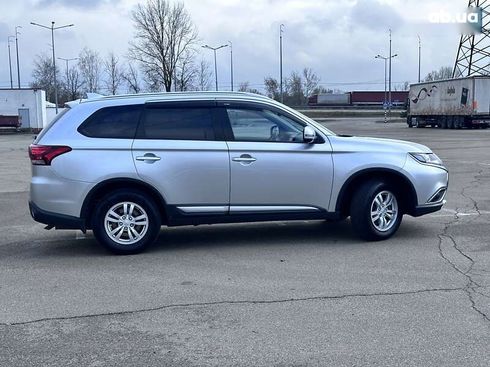 Mitsubishi Outlander 2018 - фото 9