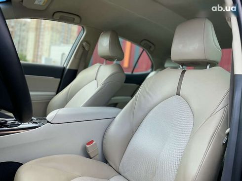 Toyota Camry 2020 - фото 30