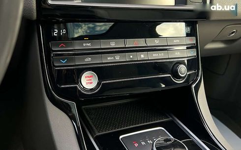 Jaguar XE 2016 - фото 18
