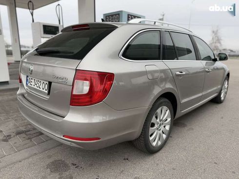 Skoda Superb 2012 - фото 12