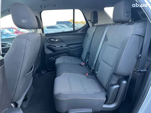 Chevrolet Traverse 2017 серый - фото 35