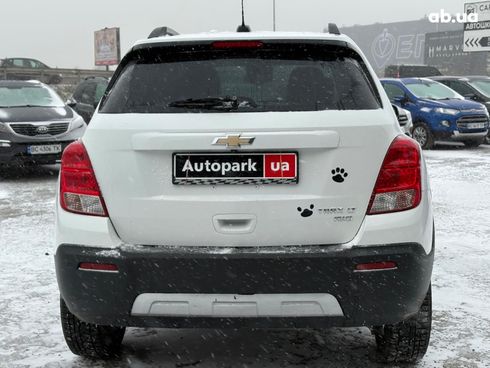 Chevrolet Trax 2016 белый - фото 9