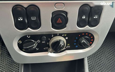 Renault Sandero 2012 - фото 12