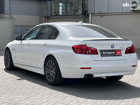 BMW 5 серия 2015 белый - фото 7