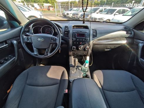 Kia Sorento 2011 красный - фото 15