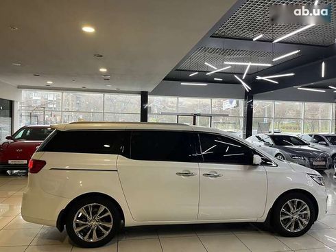 Kia Carnival 2019 - фото 7