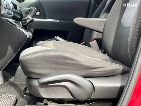 Mazda 5 2006 красный - фото 36