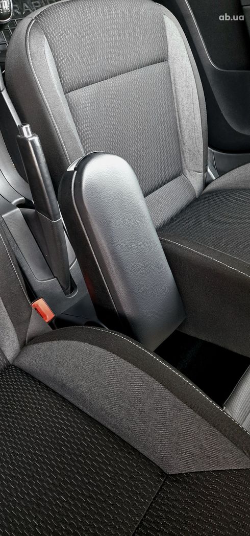 Skoda Rapid 2013 бежевый - фото 19