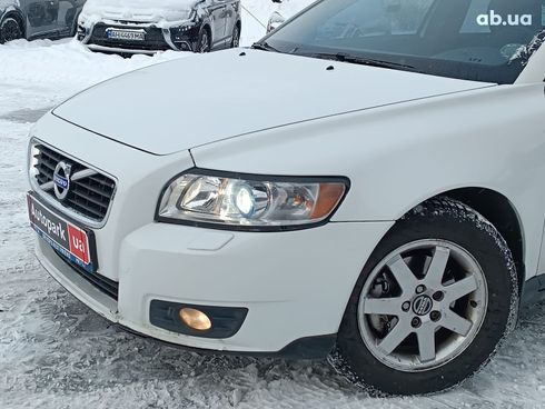 Volvo S40 2010 белый - фото 3