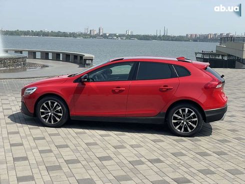 Volvo V40 Cross Country 2018 - фото 12