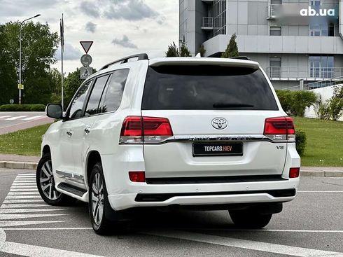 Toyota Land Cruiser 2017 - фото 12