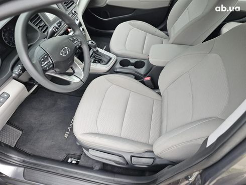 Hyundai Elantra 2019 серый - фото 9