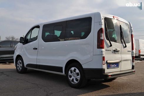 Renault Trafic 2021 - фото 16