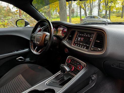 Dodge Challenger 2022 черный - фото 31