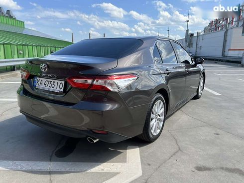 Toyota Camry 2019 - фото 8