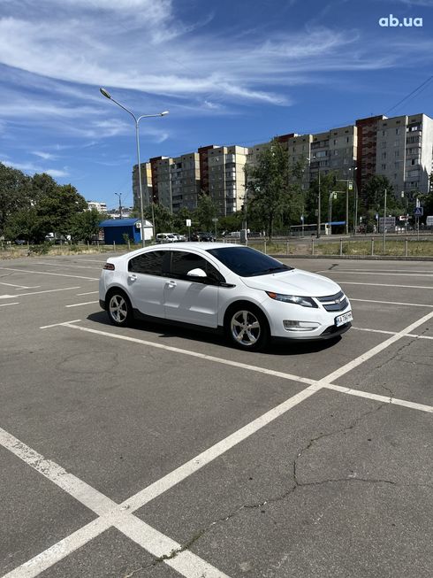 Chevrolet Volt 2015 белый - фото 7