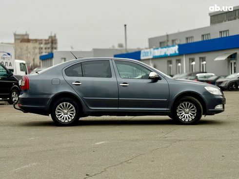 Skoda Octavia 2011 серый - фото 6