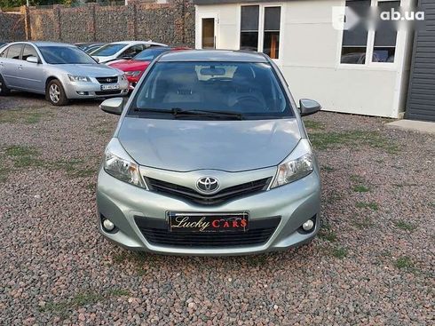 Toyota Yaris 2011 - фото 3