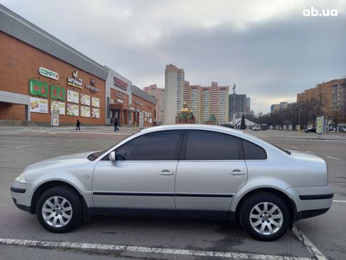 Volkswagen Passat 2003 серебристый - фото 8