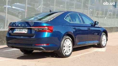 Skoda Superb 2021 - фото 3