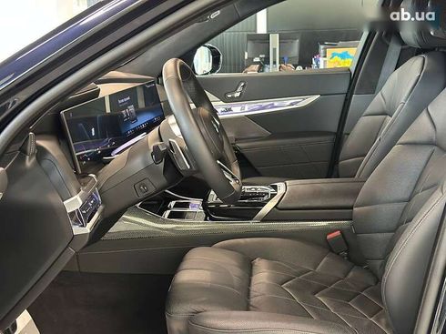 BMW i7 2023 - фото 19