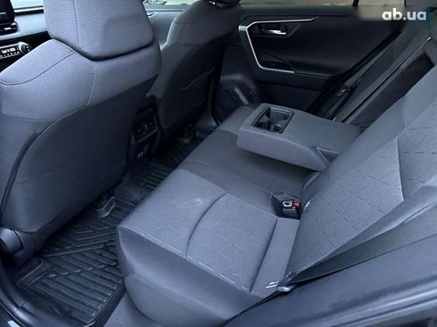 Toyota RAV4 2023 - фото 3