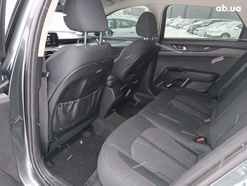 Kia K5 2020 серый - фото 41