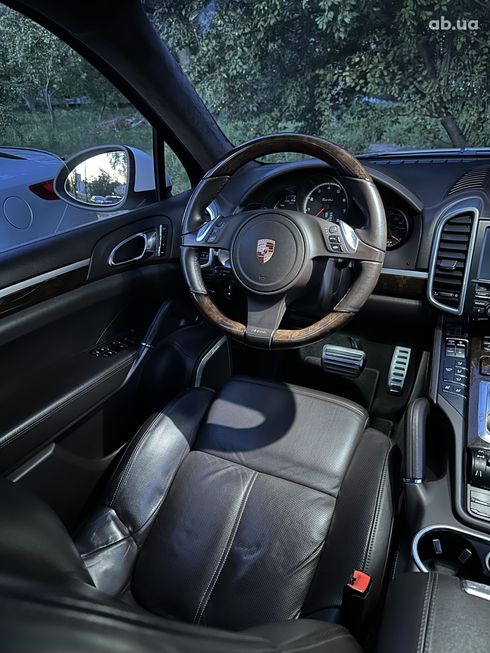 Porsche Cayenne 2012 белый - фото 13