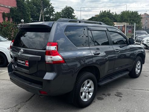 Toyota Land Cruiser Prado 2017 серый - фото 6