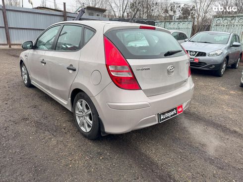 Hyundai i30 2011 бежевый - фото 8