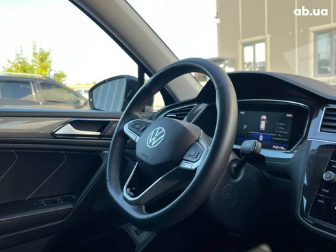 Volkswagen Tiguan 2021 черный - фото 14