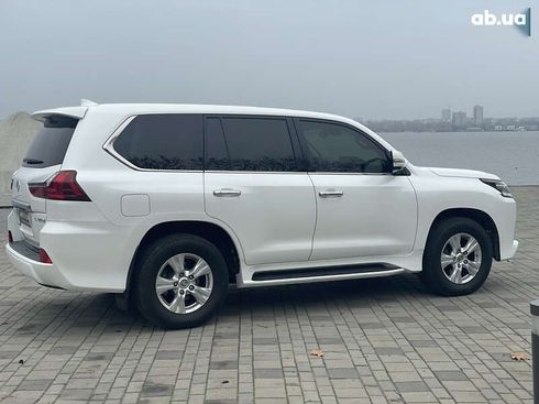 Lexus LX 2017 - фото 5