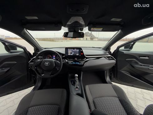 Toyota C-HR 2022 серый - фото 48