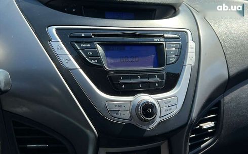 Hyundai Elantra 2012 - фото 17