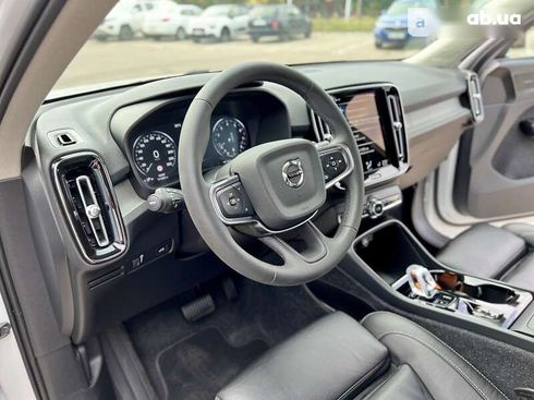 Volvo XC40 2021 - фото 15