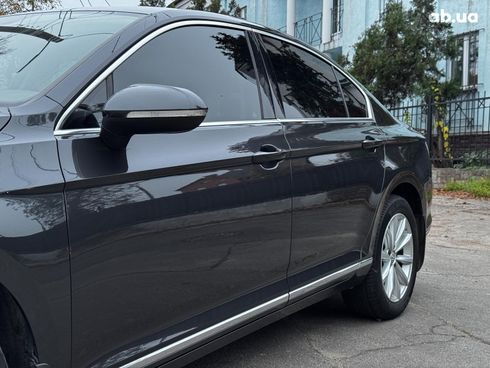 Volkswagen Passat 2018 серый - фото 10