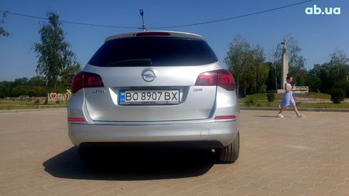 Opel Astra J 2012 серебристый - фото 7