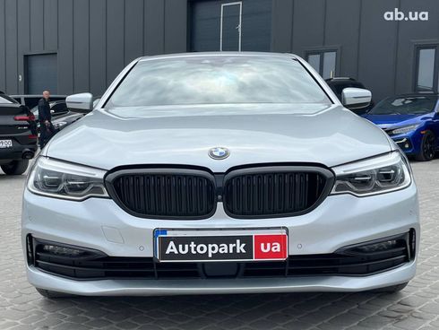 BMW 5 серия 2019 серый - фото 2