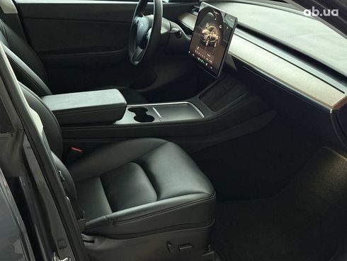 Tesla Model Y 2023 серый - фото 10